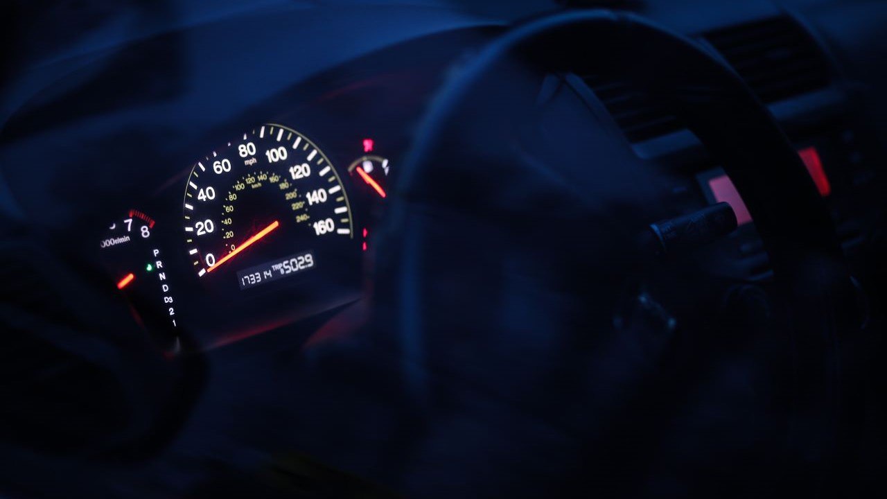 В Калуге женщина угнала автомобиль у мужчины, который уснул в гараже в состоянии алкогольного опь...