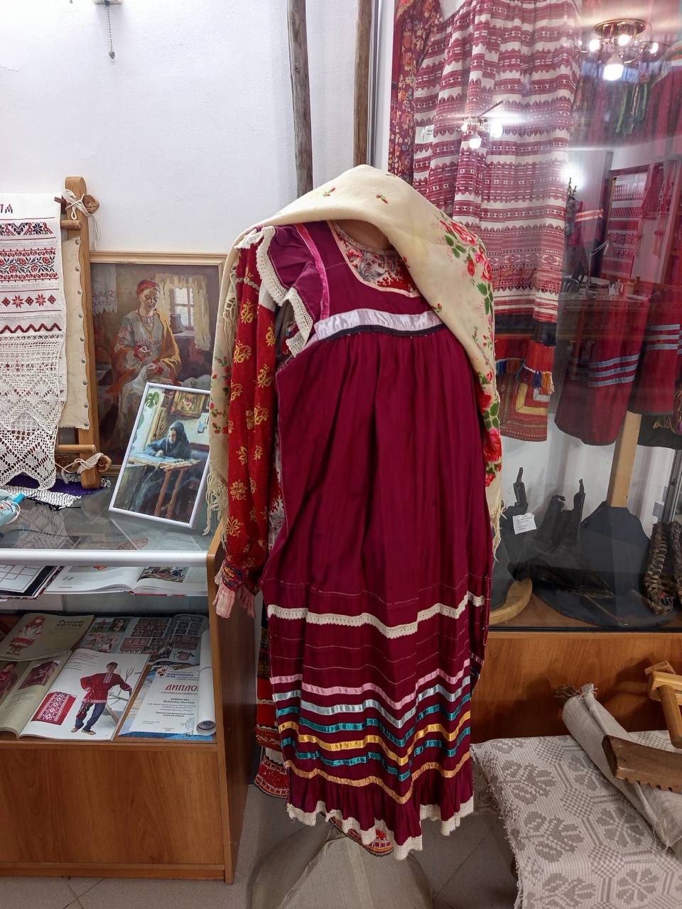 В Обнинске расположен Музей русской старины при Храме Рождества Христова, где представлены вышивк...