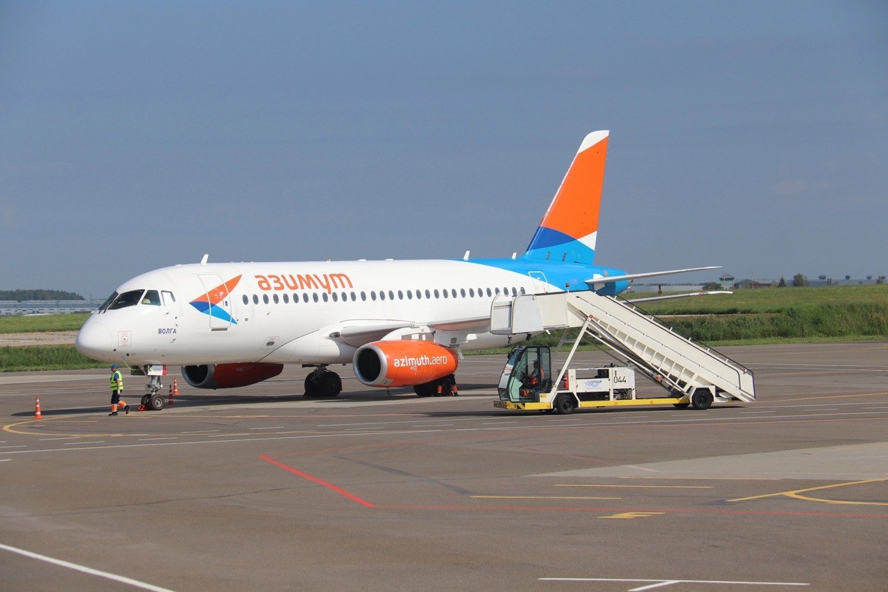 Авиакомпания «Азимут» начала продажу билетов в Санкт-Петербург, Сочи и Минводы на весну и лето из...