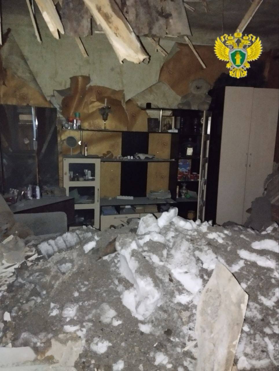 Калужские прокуроры начали проверку после обрушения крыш в двух домах. Инцидент на улице Линейной...