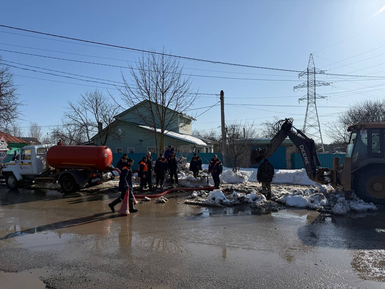 В Боровске сохраняются перебои с водоснабжением в отдельных районах.

Авария произошла на улице К...
