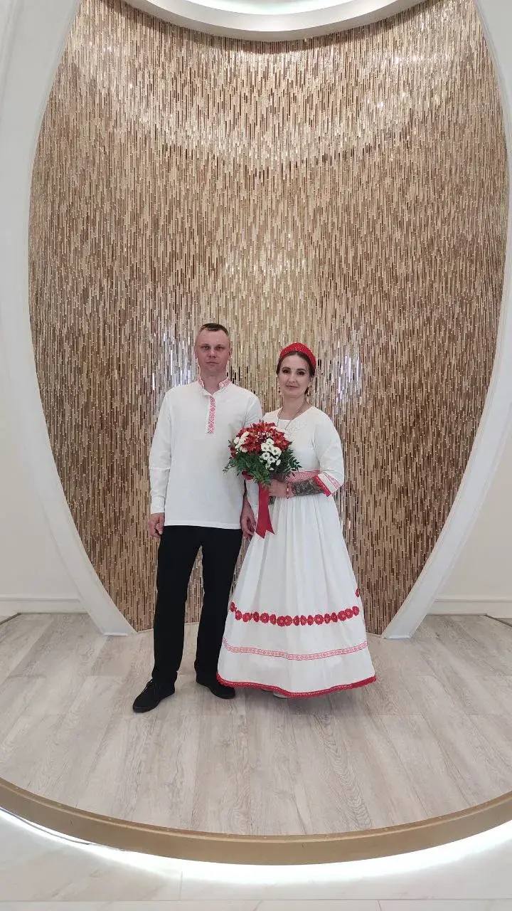 В Год единства народов России обнинские молодожены предпочитают национальные костюмы для регистра...