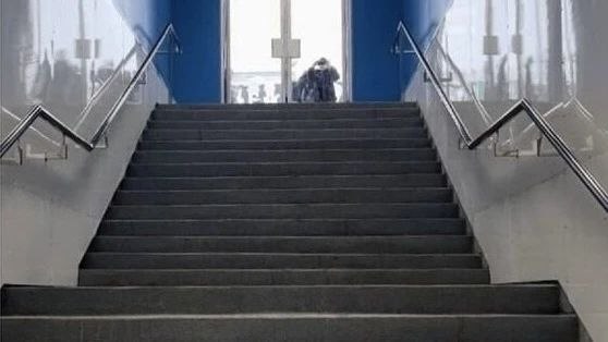 Власти Обнинска выразили надежду на обустройство пандусов при реконструкции ж/д станции. Видеорол...