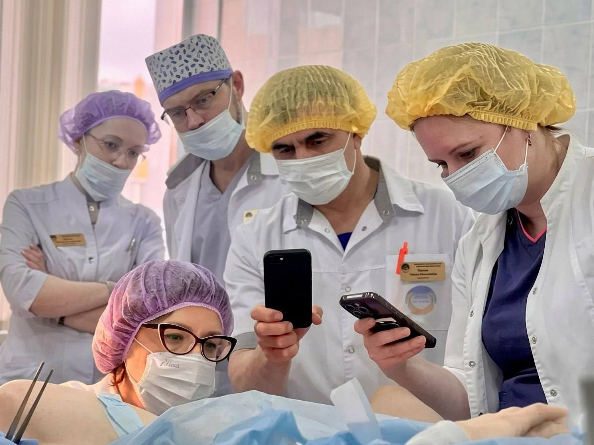 Обнинские специалисты МРНЦ обучили онкологов Чувашии современным методам реабилитации. Группа экс...