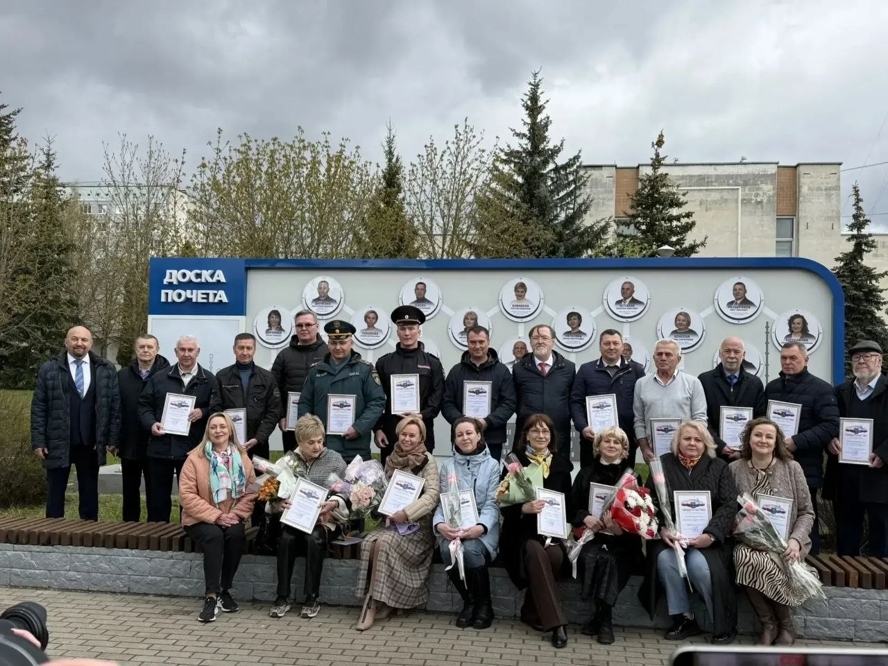 В Обнинске ежегодно обновили Доску почёта. На ней появились фотографии 22 горожан, чьи труд и тал...