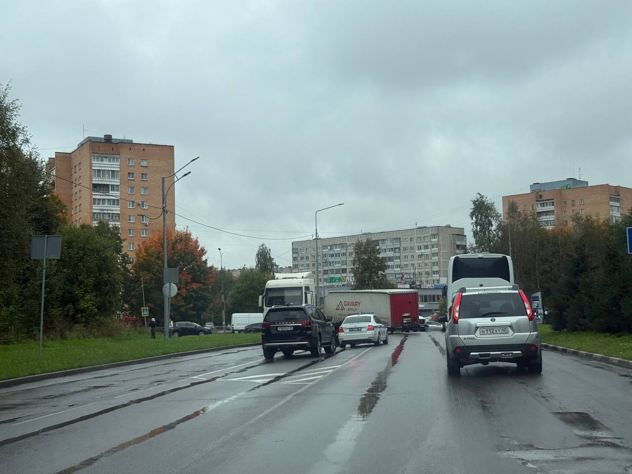 А вот и герой сегодняшнего утра, устроивший коллапс на въезде в город в районе 12 месяцев

#обнин...