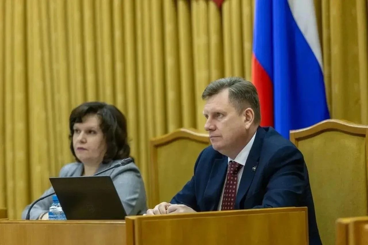 Законодательное Собрание продлило повышенные выплаты контрактникам до 31 октября

- Ее размер – 2...