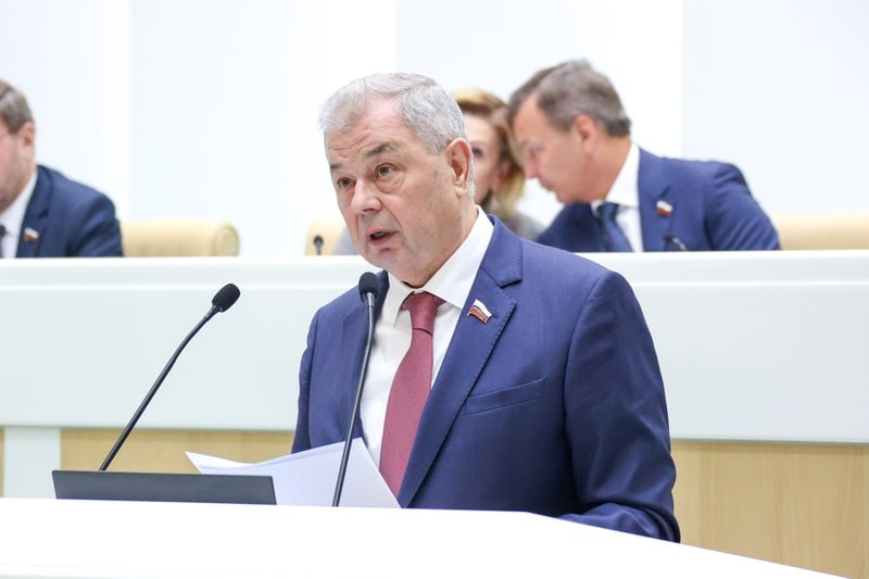 Сенатор Артамонов говорит, что у областей всё хуже с деньгами. Проблемы растут как грибы после до...