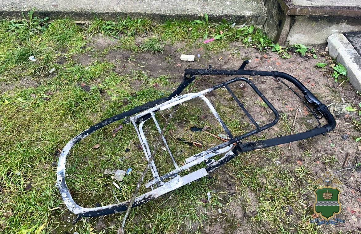 В Балабанове разгорелся скандал: женщина подпалила коляску соседки из-за обидного слова.

Полиция...