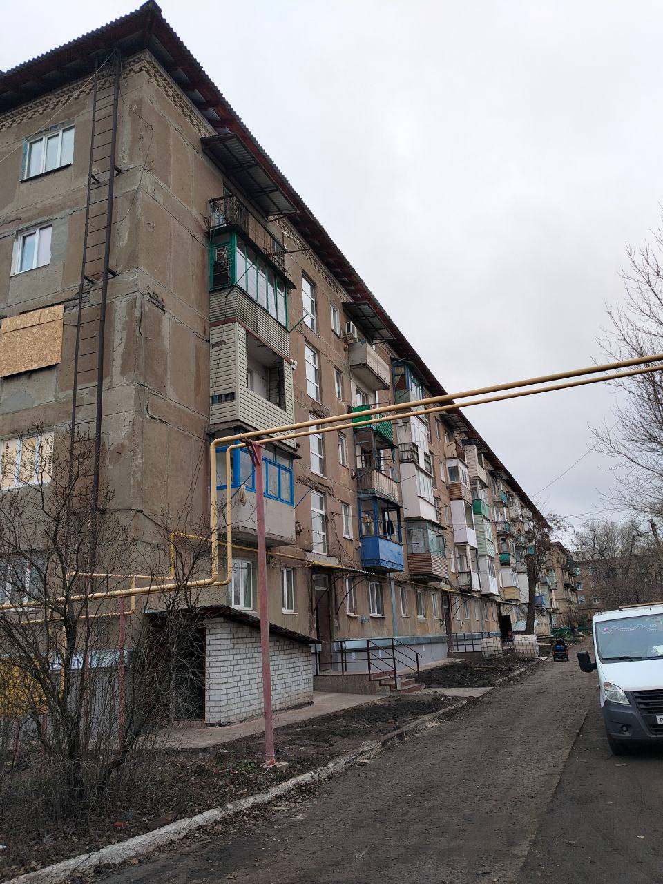 Калужские строители чинят Первомайск!

В Золотом уже закончили ремонт дома на Мира. Обновили крыш...